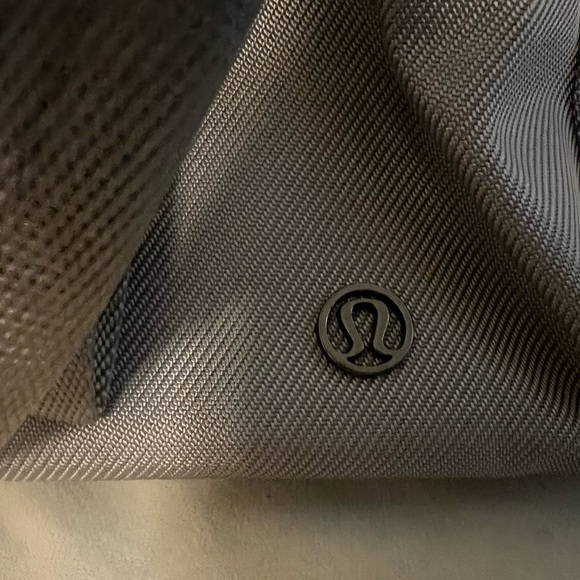 LULULEMON  free To Be Large 
Free To Be Gym / travel Bag in Dark Chrome Gray - Picture 7 of 10